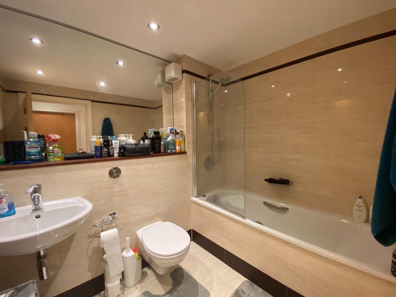 Flat Dearmans Place in Salford