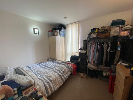 Flat Dearmans Place in Salford