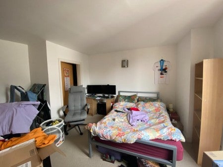 Flat Dearmans Place in Salford