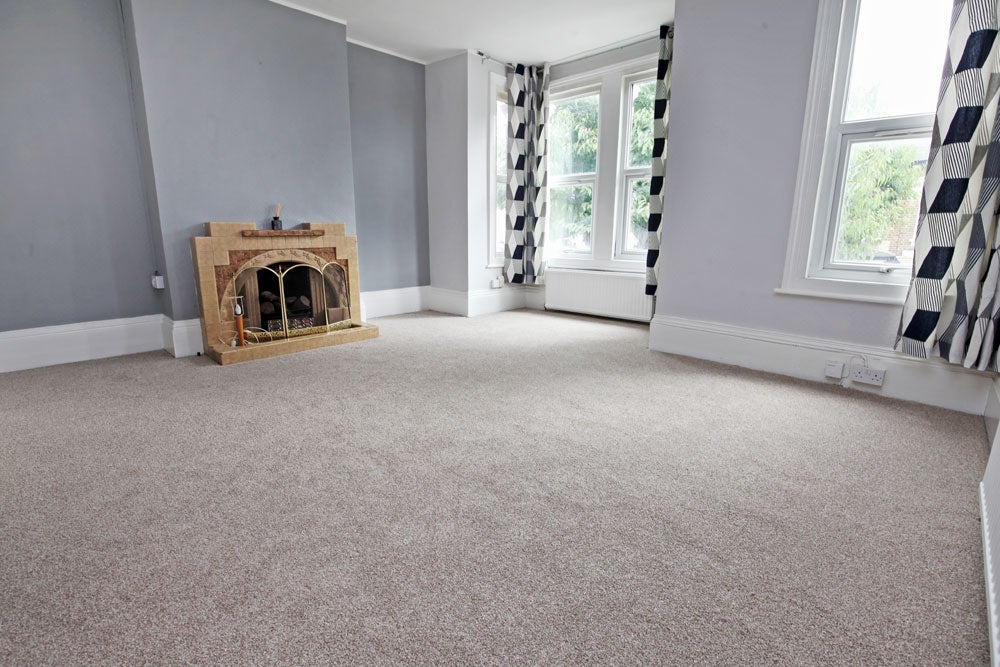 Flat Barclay Road in Greater London