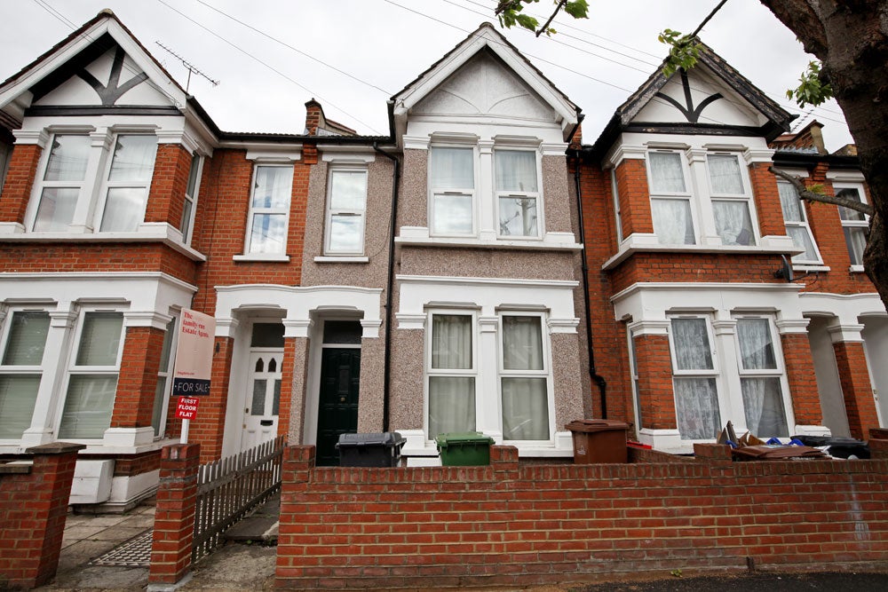 Flat Barclay Road in Greater London