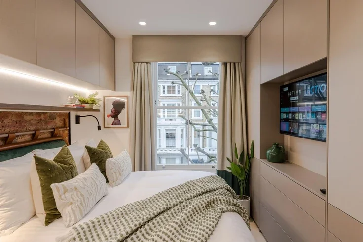 Flat Marloes Road in Greater London