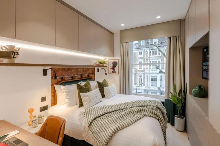 Flat Marloes Road in Greater London