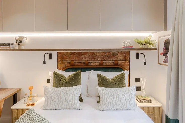 Flat Marloes Road in Greater London
