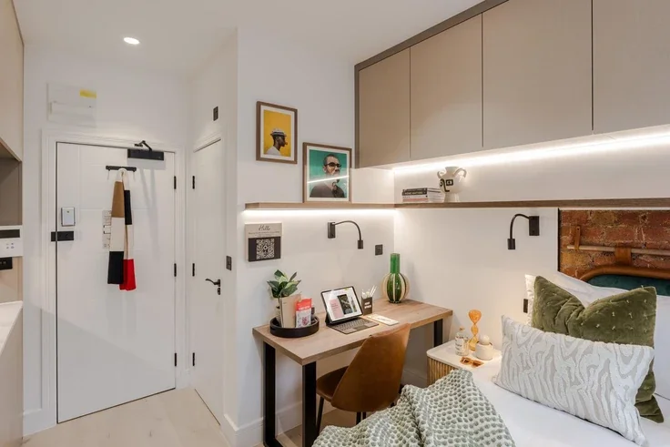 Flat Marloes Road in Greater London