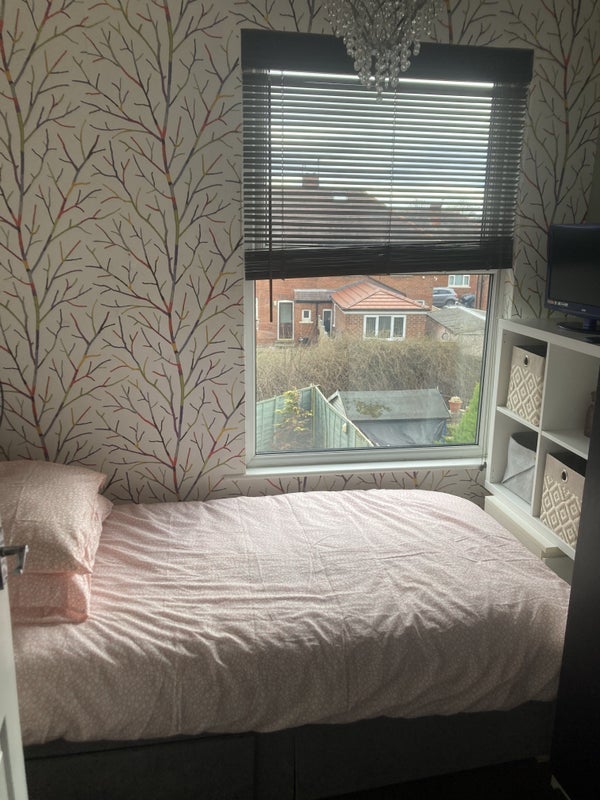 Room Alverthorpe Road in Wakefield