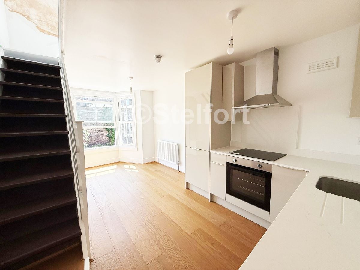 Flat Newick Road in Greater London