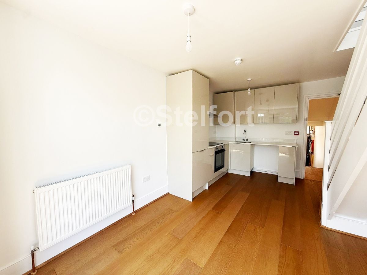 Flat Newick Road in Greater London