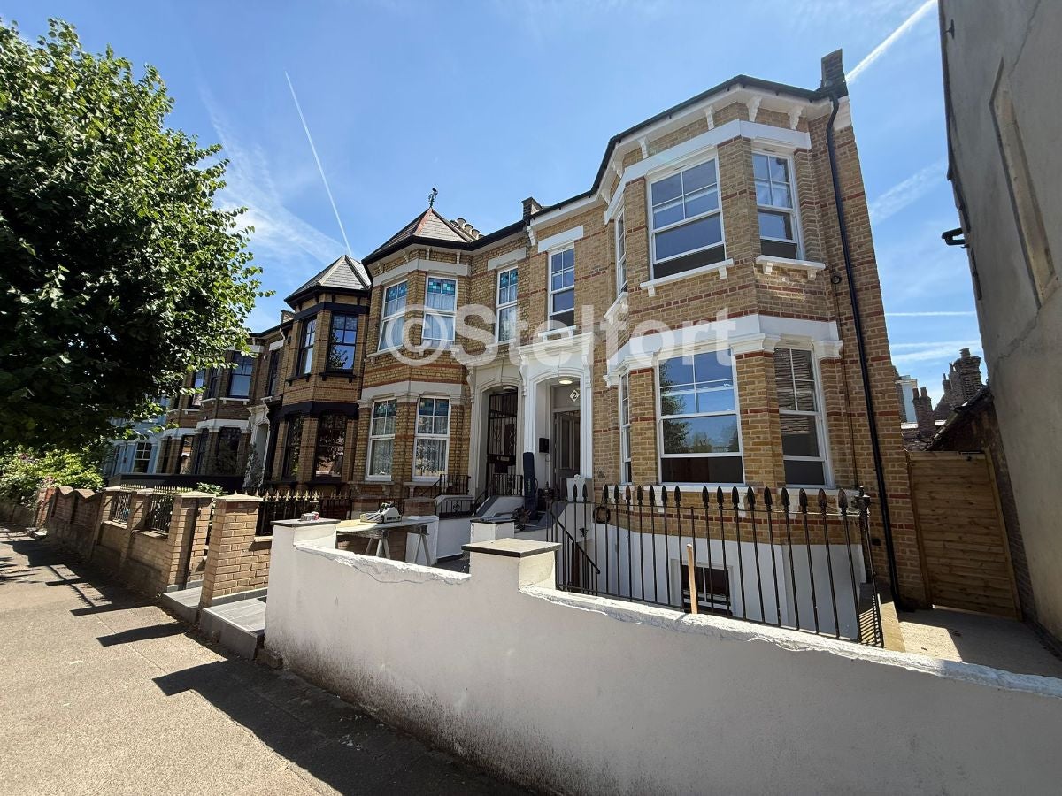 Flat Newick Road in Greater London
