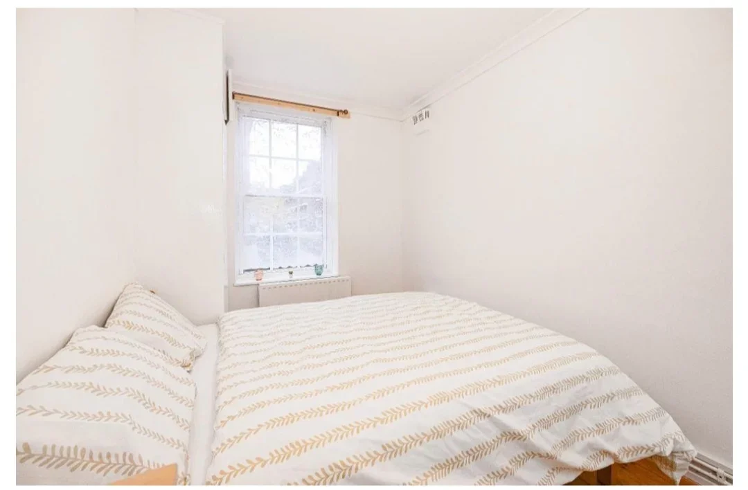 Room Shadwell Gardens in Greater London