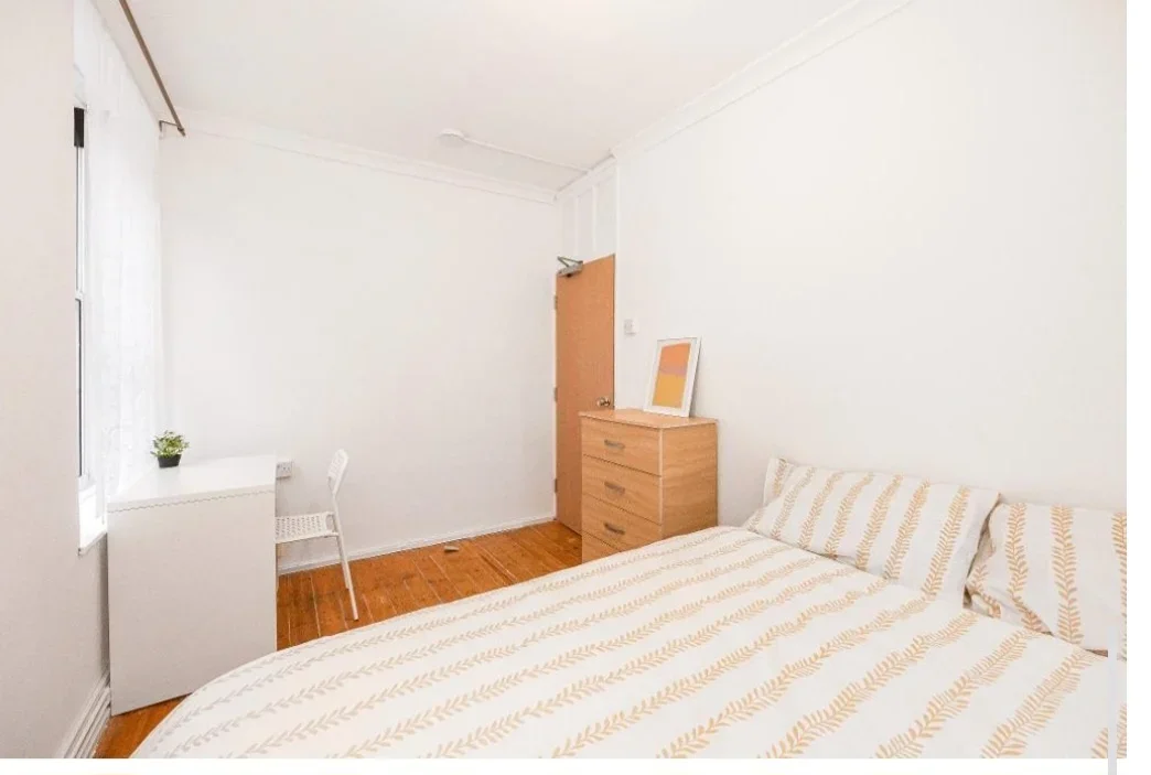 Room Shadwell Gardens in Greater London