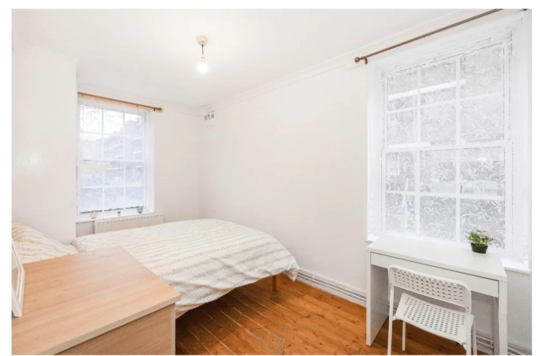 Room Shadwell Gardens in Greater London