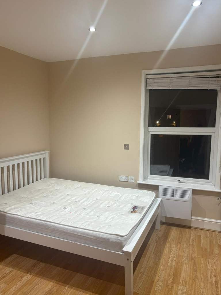 Room Cromwell Road in Luton