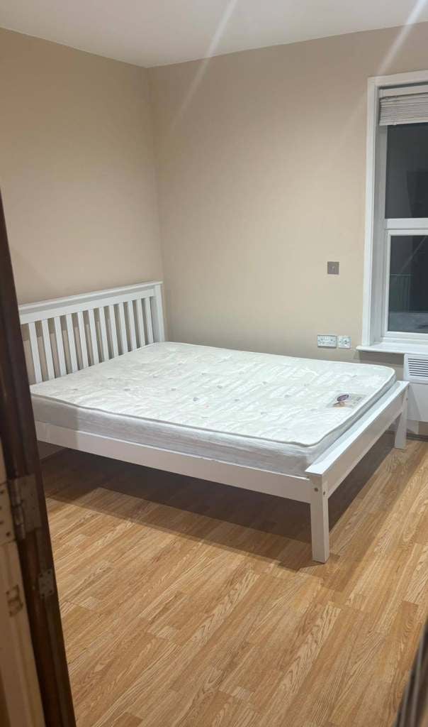 Room Cromwell Road in Luton
