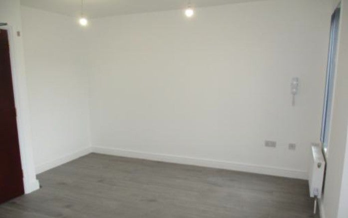 Flat Roberts Road in High Wycombe