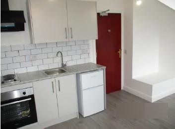 Flat Roberts Road in High Wycombe