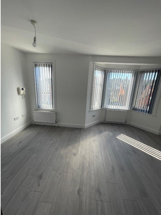 Flat Roberts Road in High Wycombe