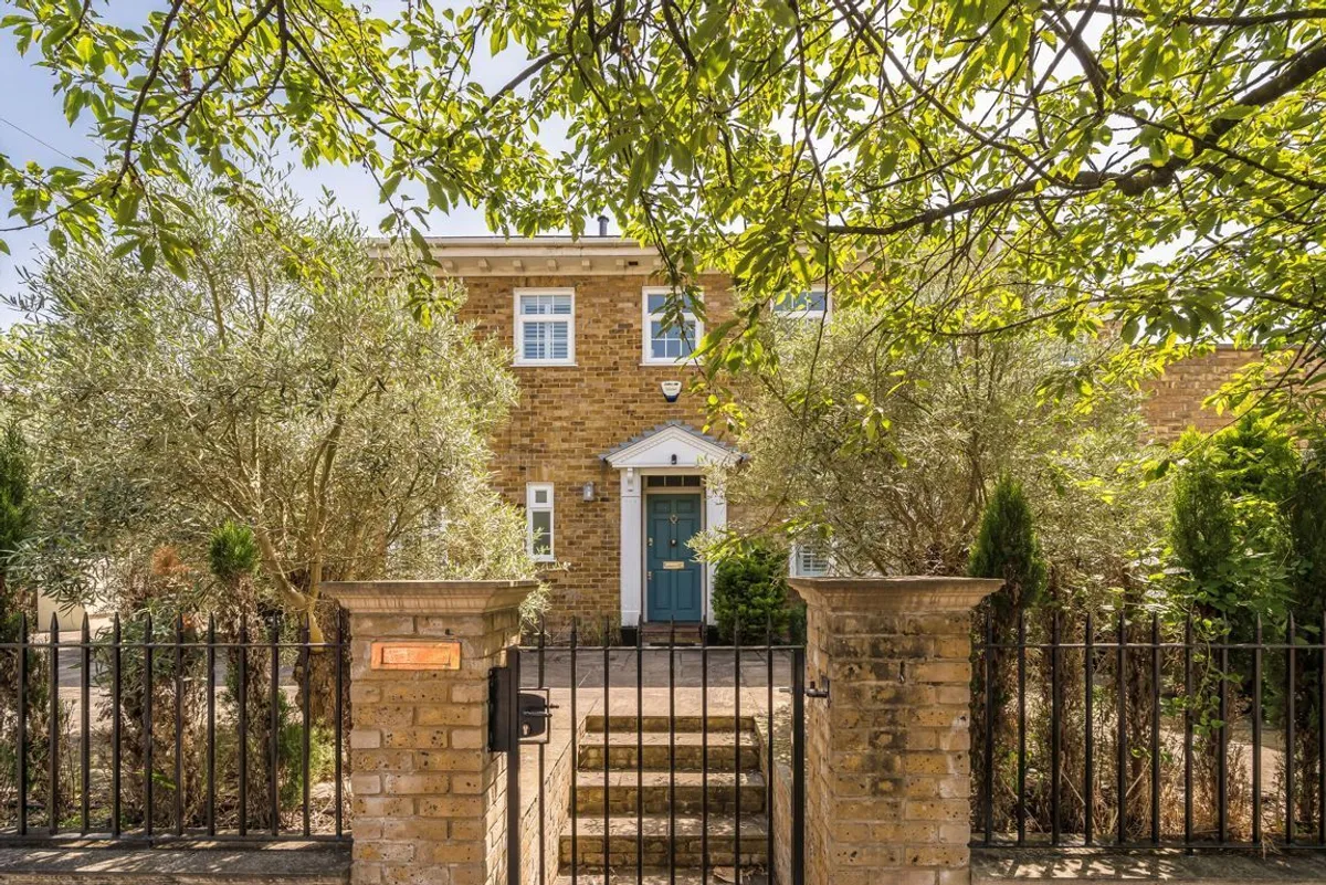 House Chara Place in Greater London