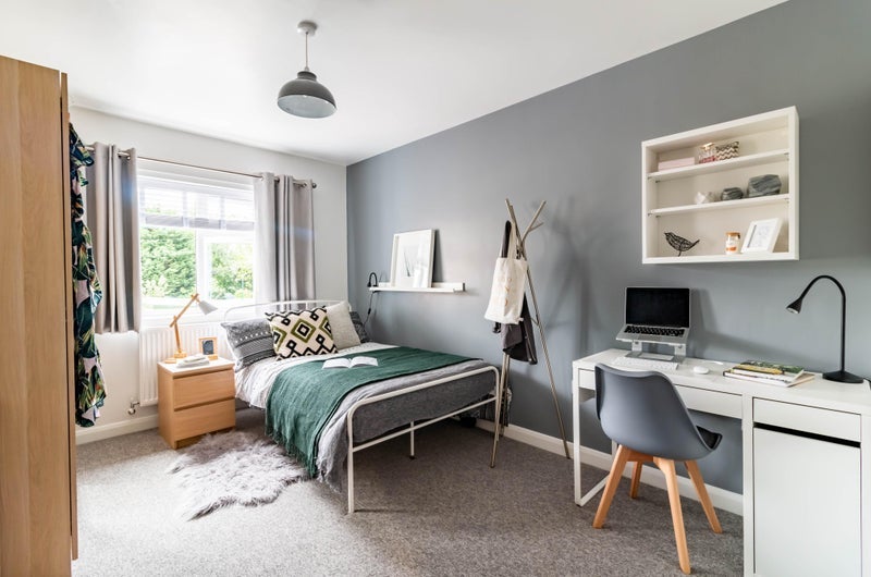 Room Lodge Road in Stratford-on-Avon