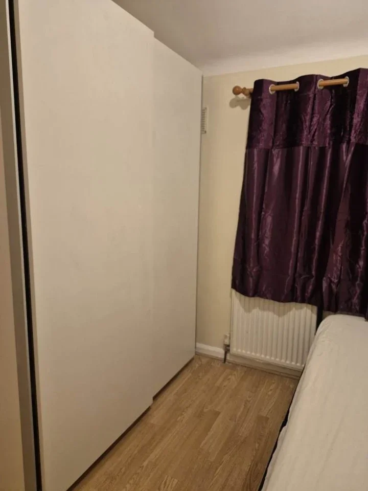 Room Kingston Avenue in Greater London