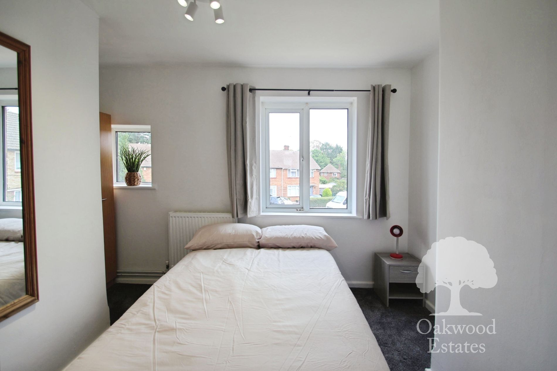 Flat Laurels Road in Iver Heath