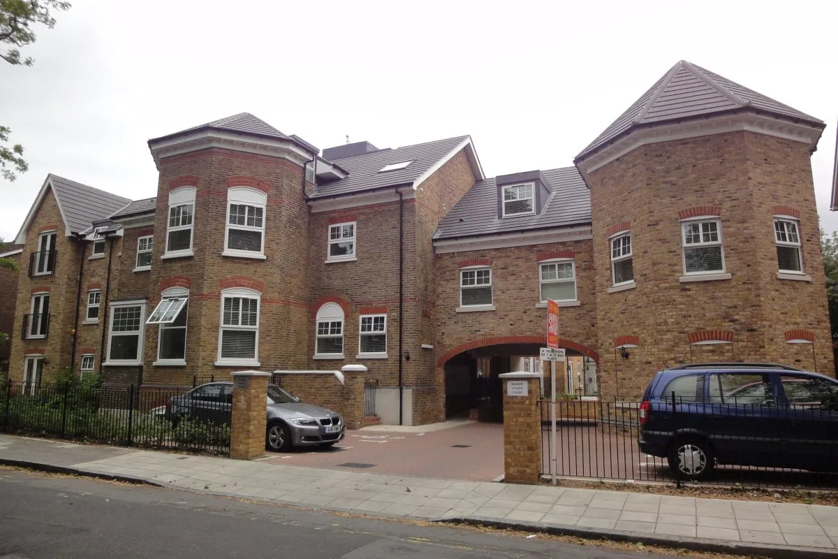 Flat Greenford Avenue in Greater London