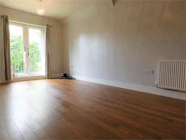 Flat Greenford Avenue in Greater London
