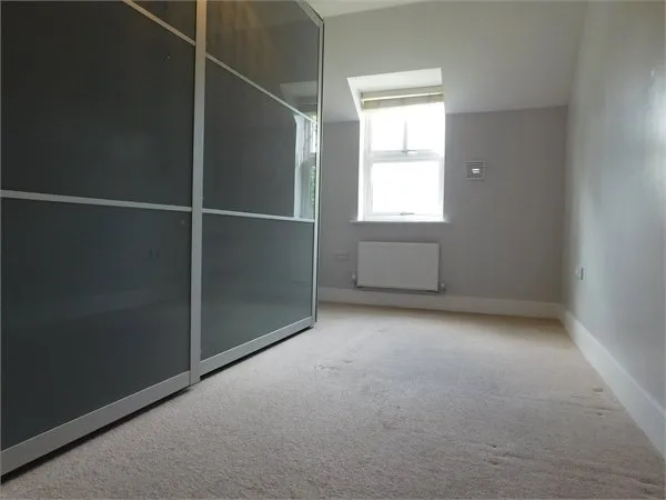 Flat Greenford Avenue in Greater London