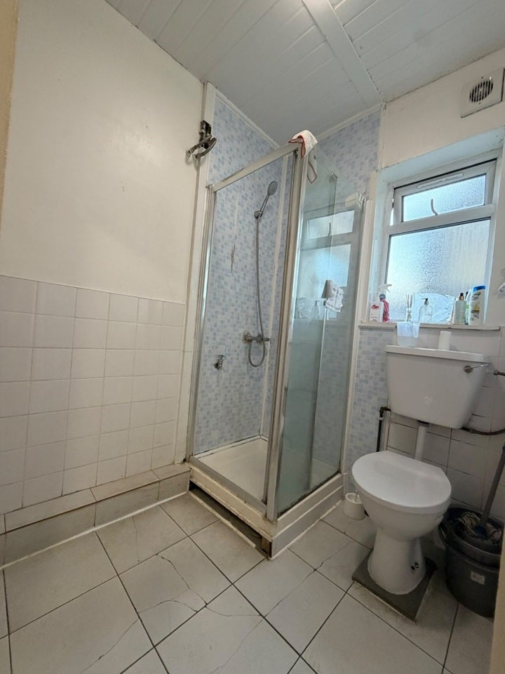 Room Hanworth Road in Greater London