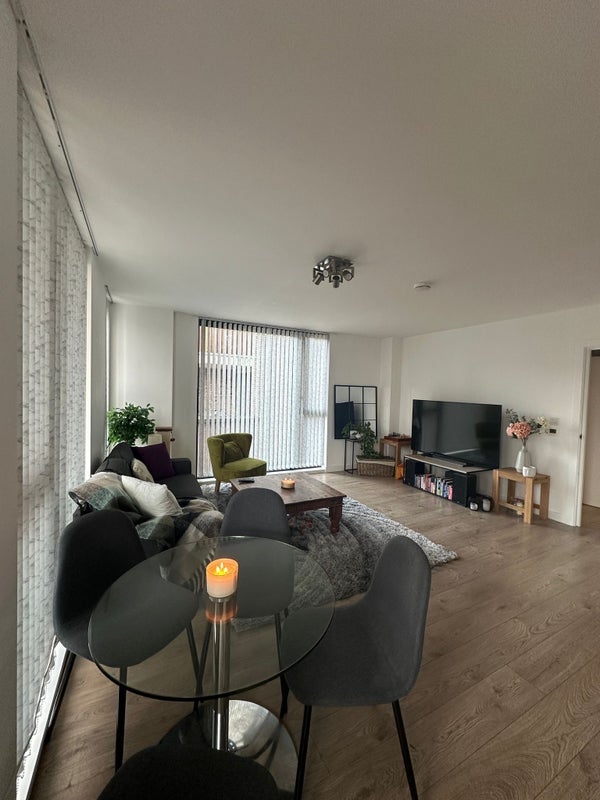 Room Forrester Way in Greater London