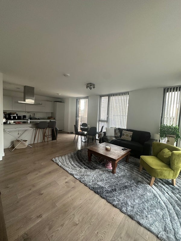 Room Forrester Way in Greater London
