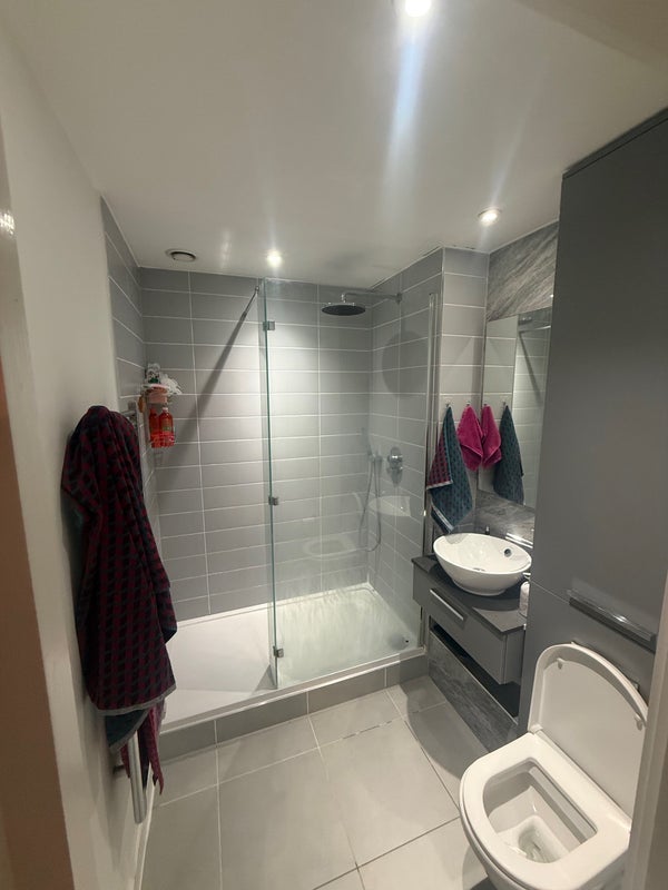 Room Forrester Way in Greater London