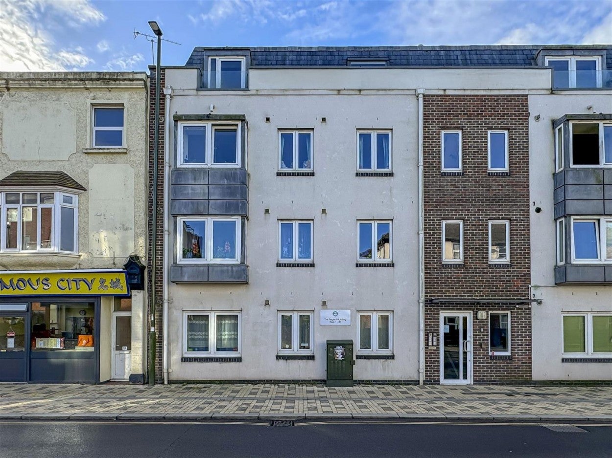Flat Terminus Road in Arun