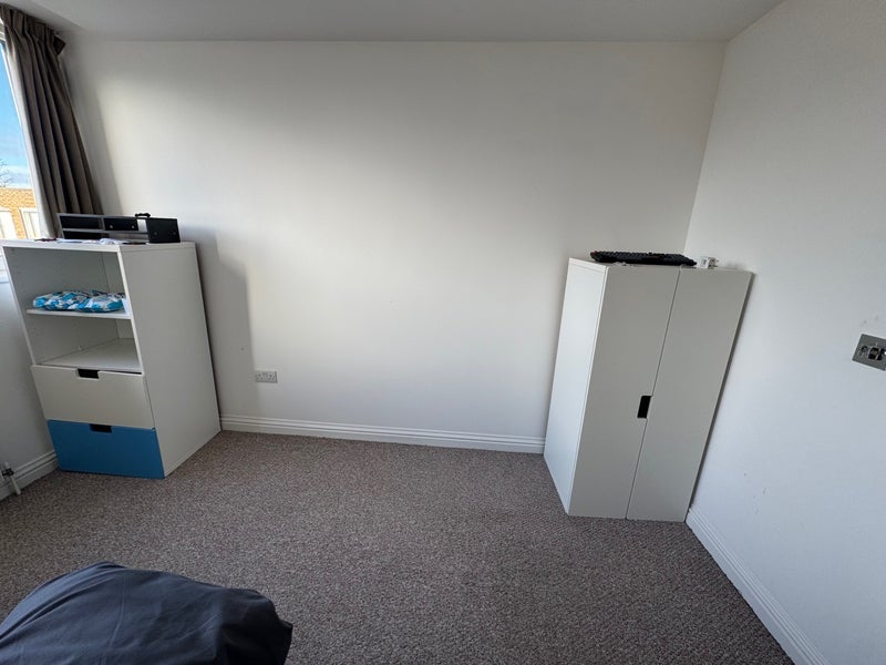 Room The Pavement in Crawley