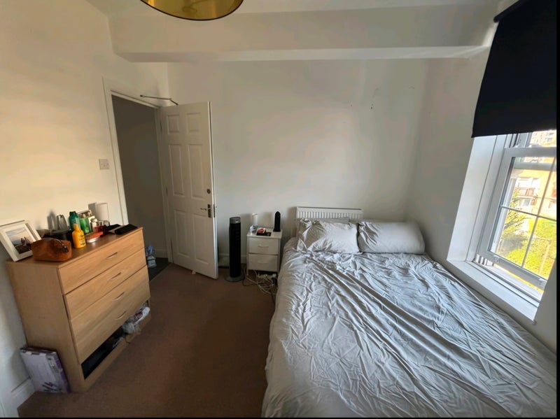 Room East Lane in Greater London