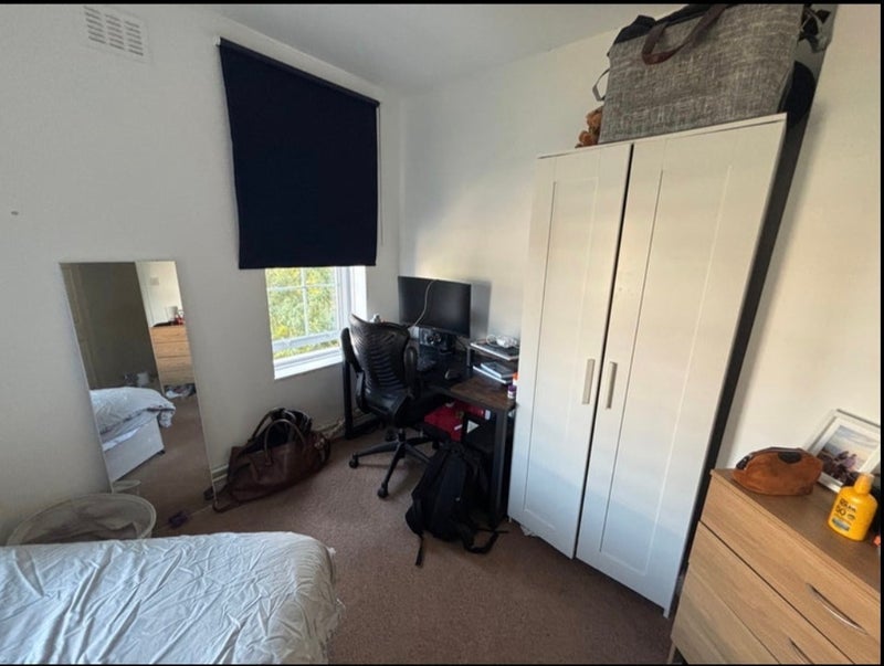 Room East Lane in Greater London