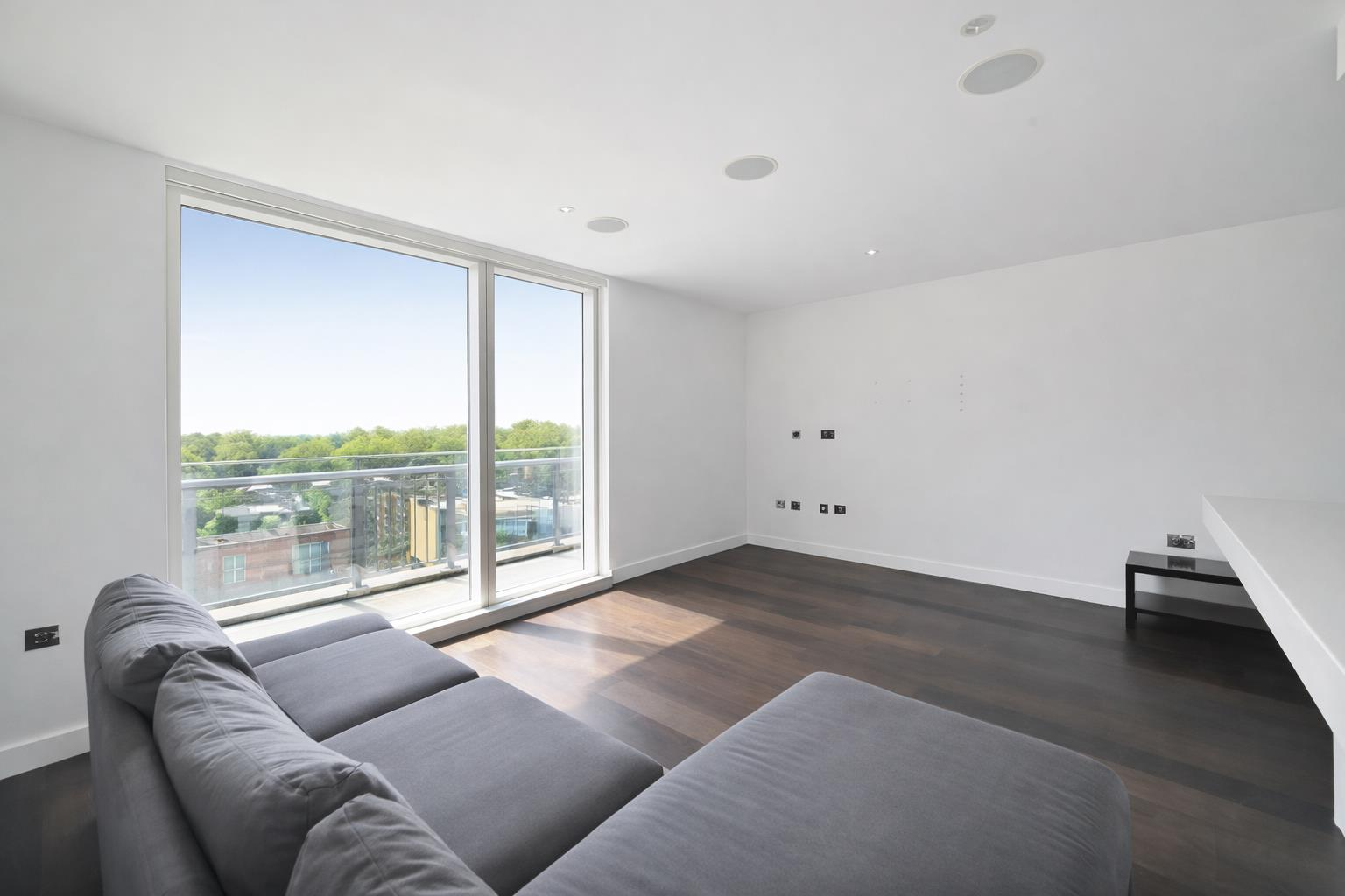 Flat Gatliff Road in City of Westminster