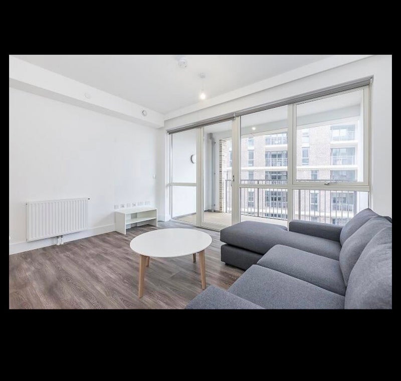 Flat Silvertown Way in Greater London