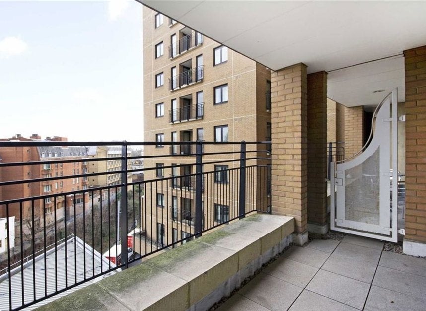 Flat Cromwell Road in Greater London