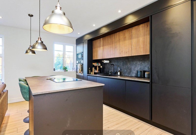 Flat Monarch Mews in Greater London