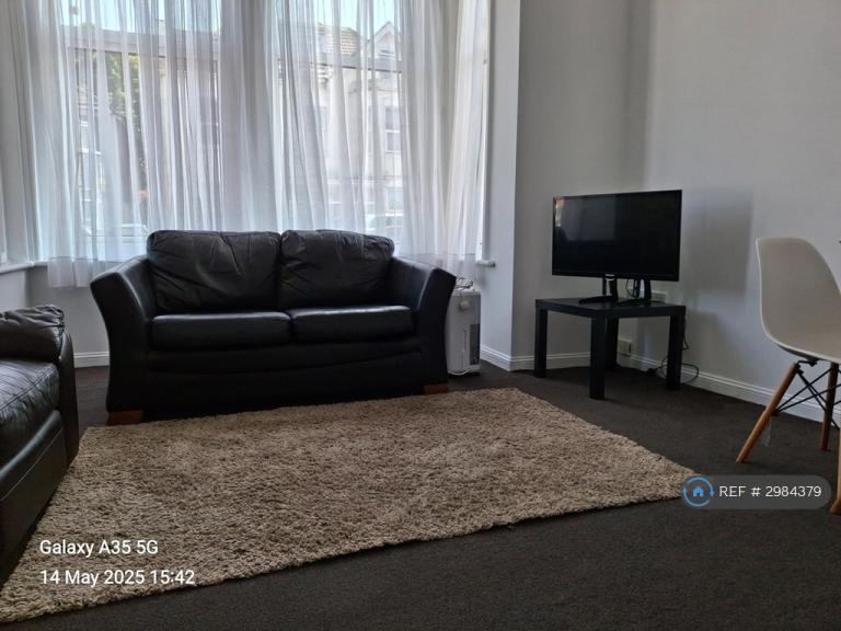Flat Westby Road in Bournemouth