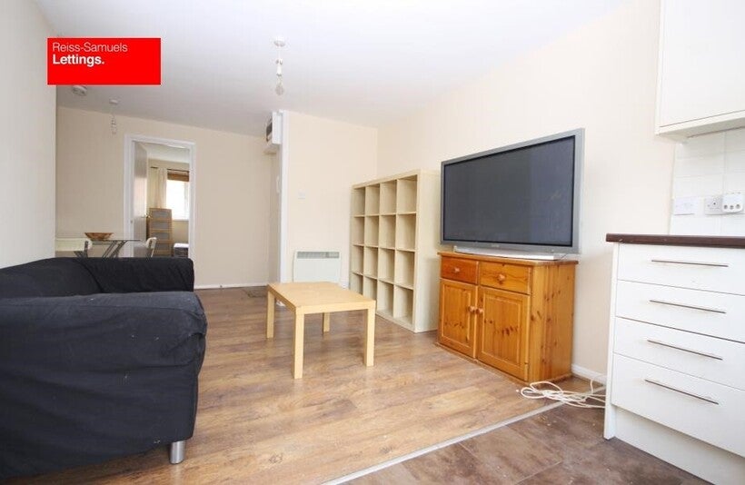 Flat Ambassador Square in Greater London