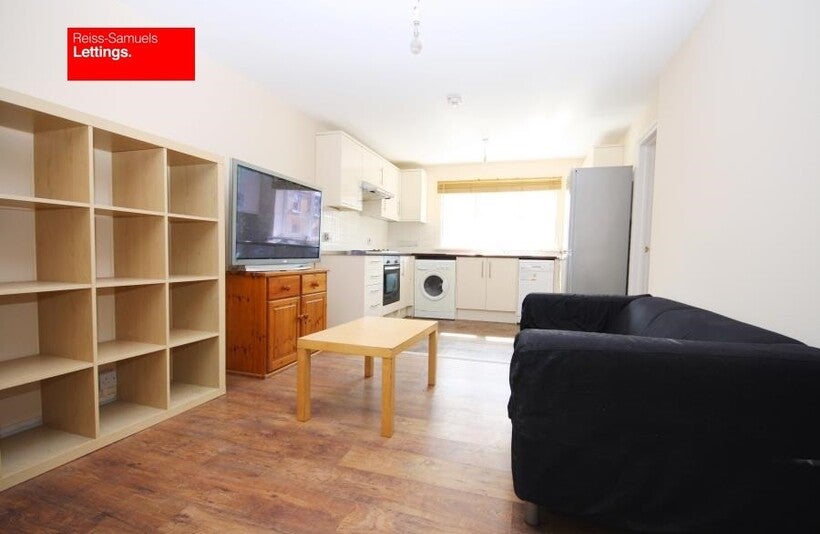 Flat Ambassador Square in Greater London