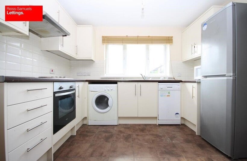 Flat Ambassador Square in Greater London