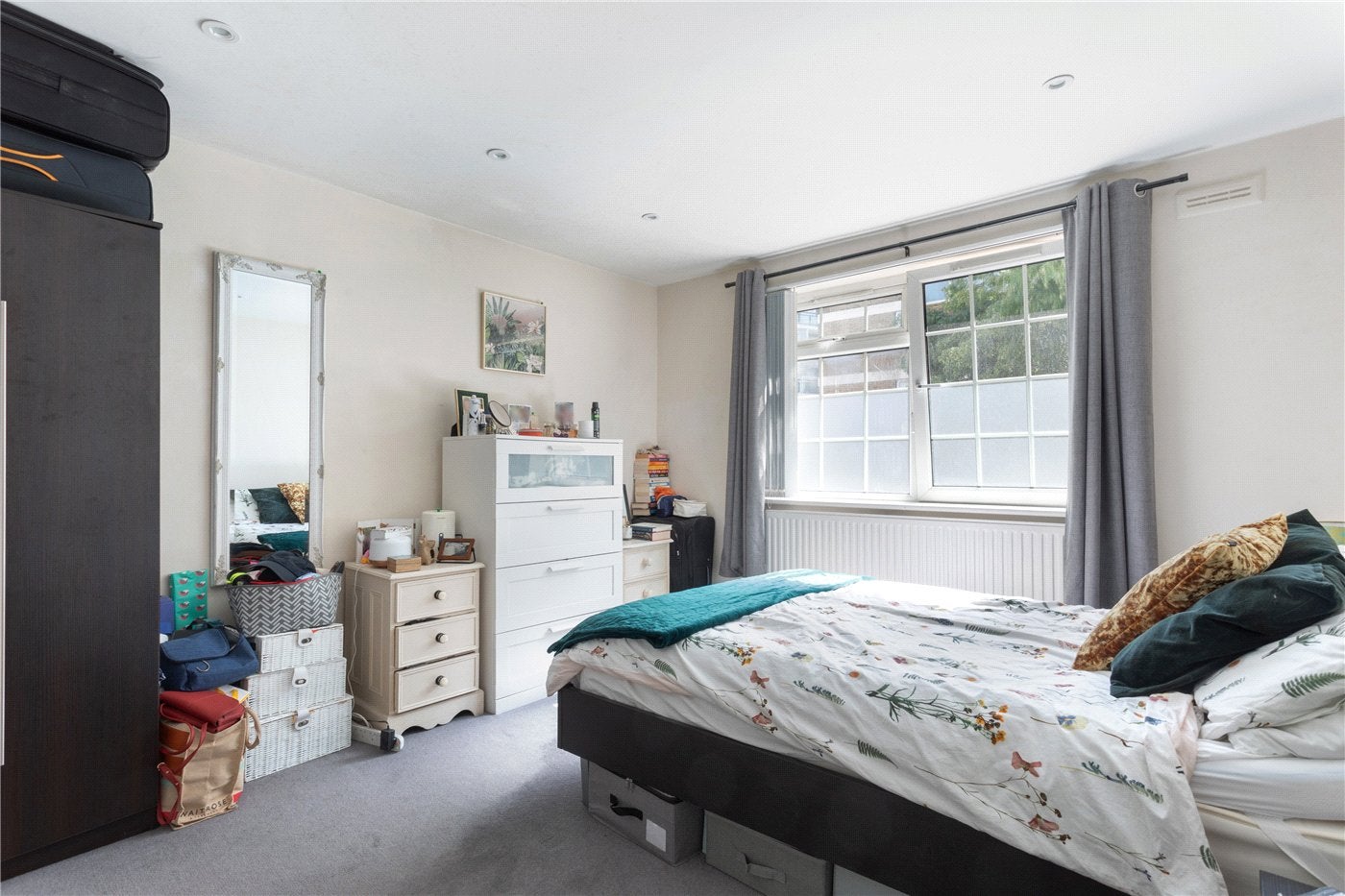 Flat Garden Row in Greater London