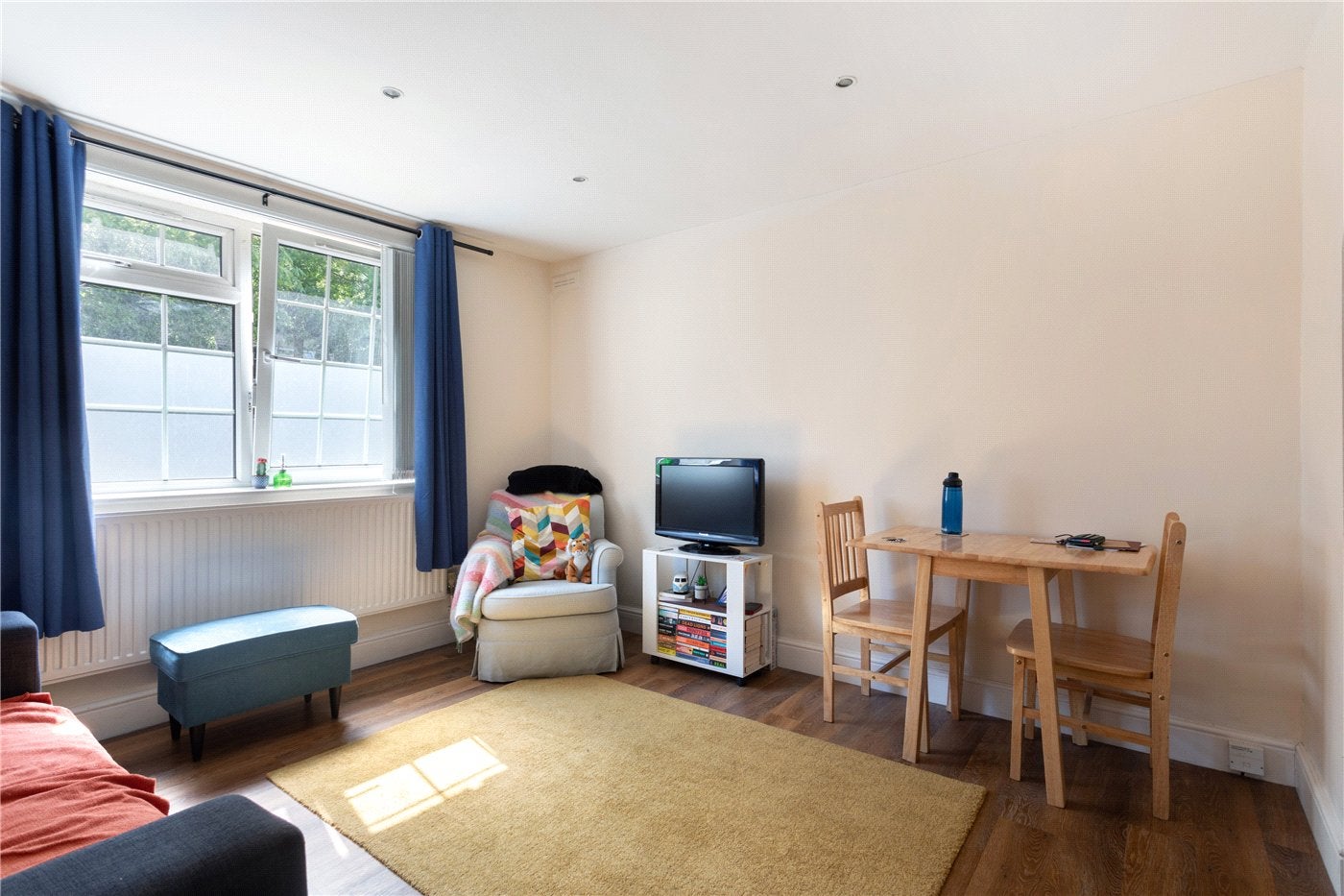Flat Garden Row in Greater London
