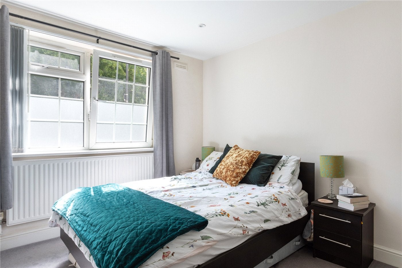 Flat Garden Row in Greater London