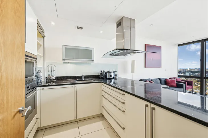 Flat Hertsmere Road in Greater London