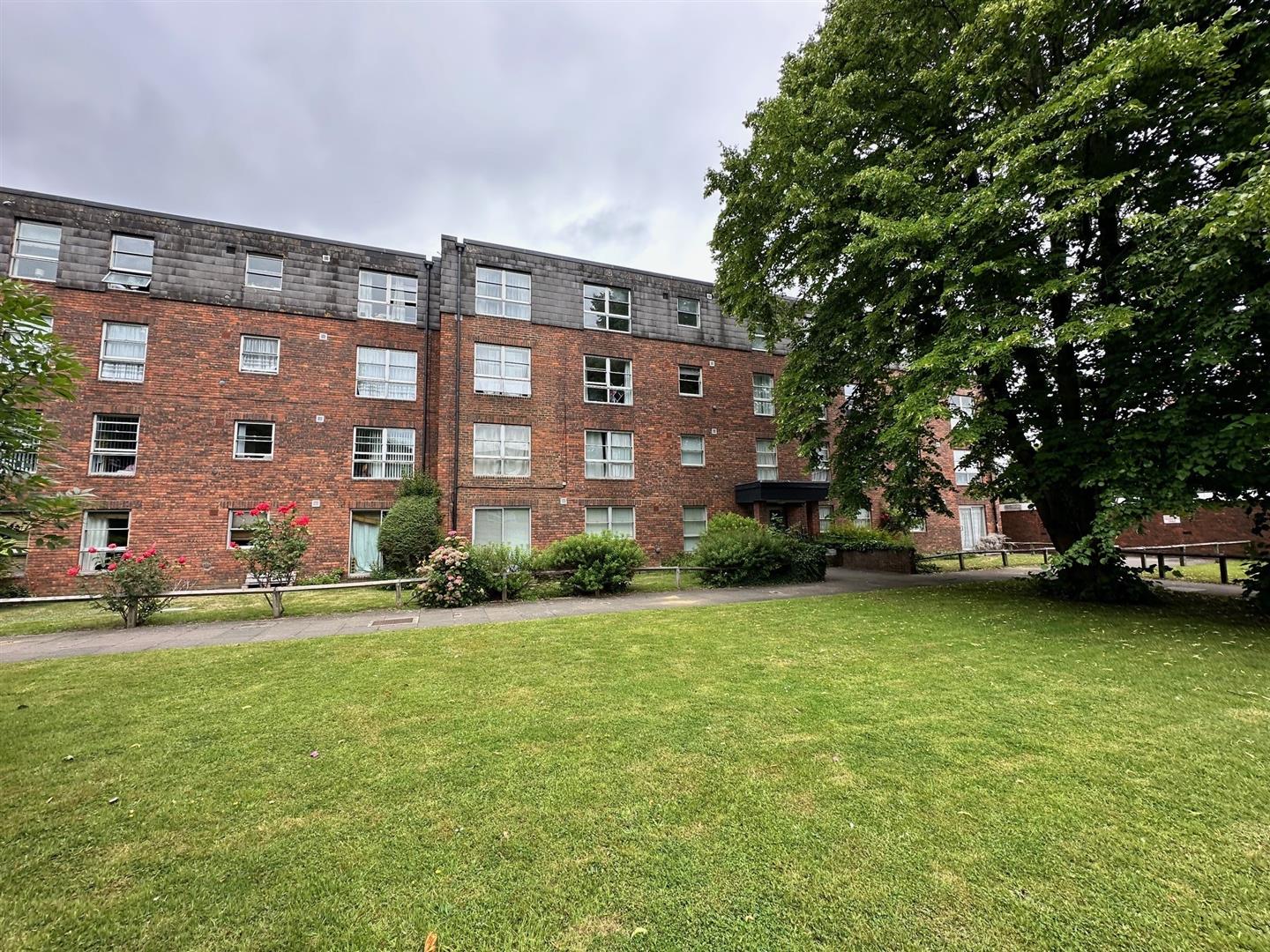 Flat Marlowe Gardens in Greater London
