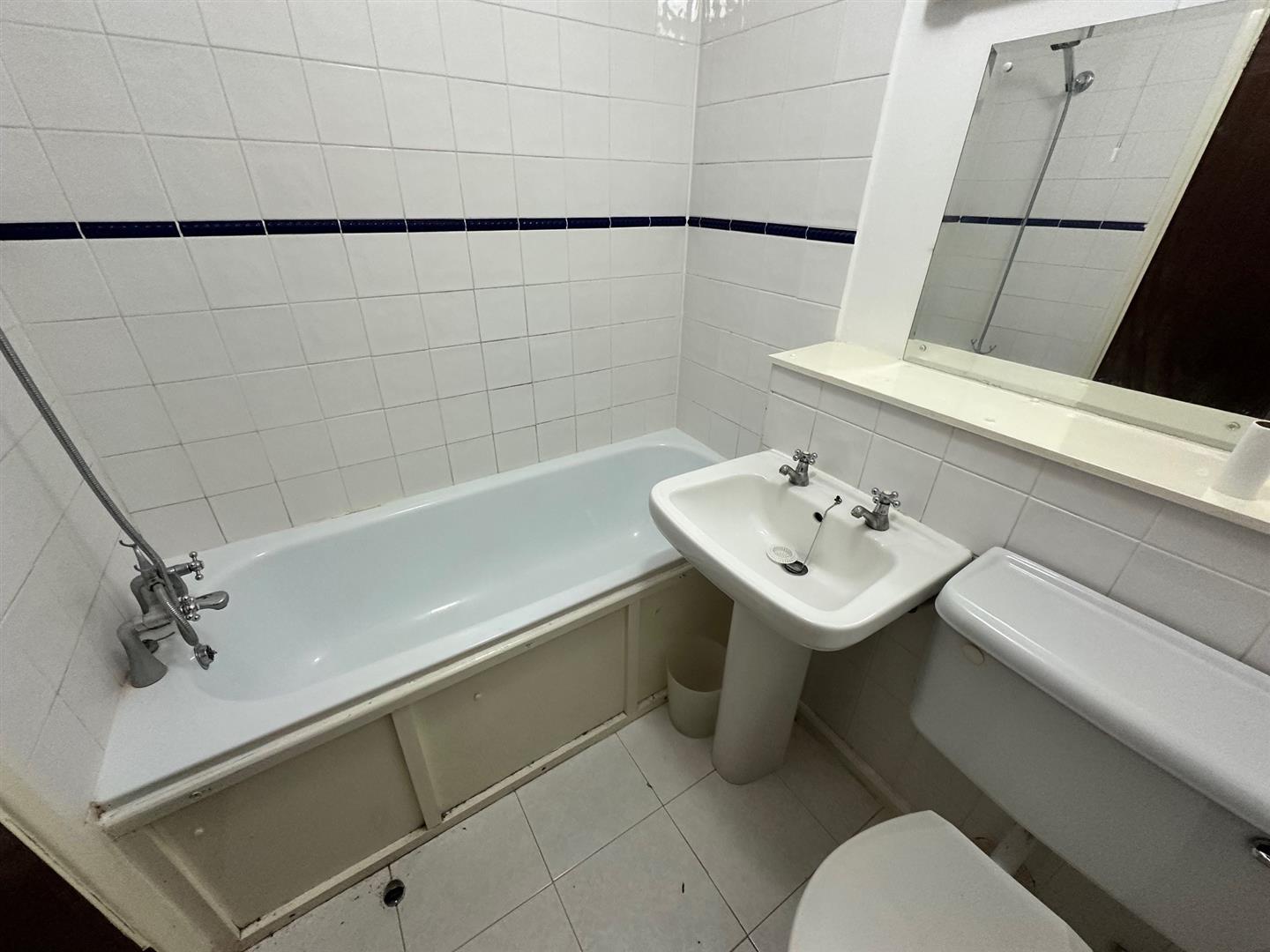 Flat Marlowe Gardens in Greater London